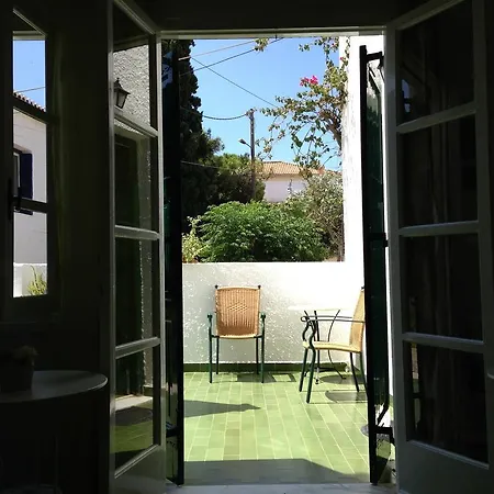 Anesis Guest house 2*